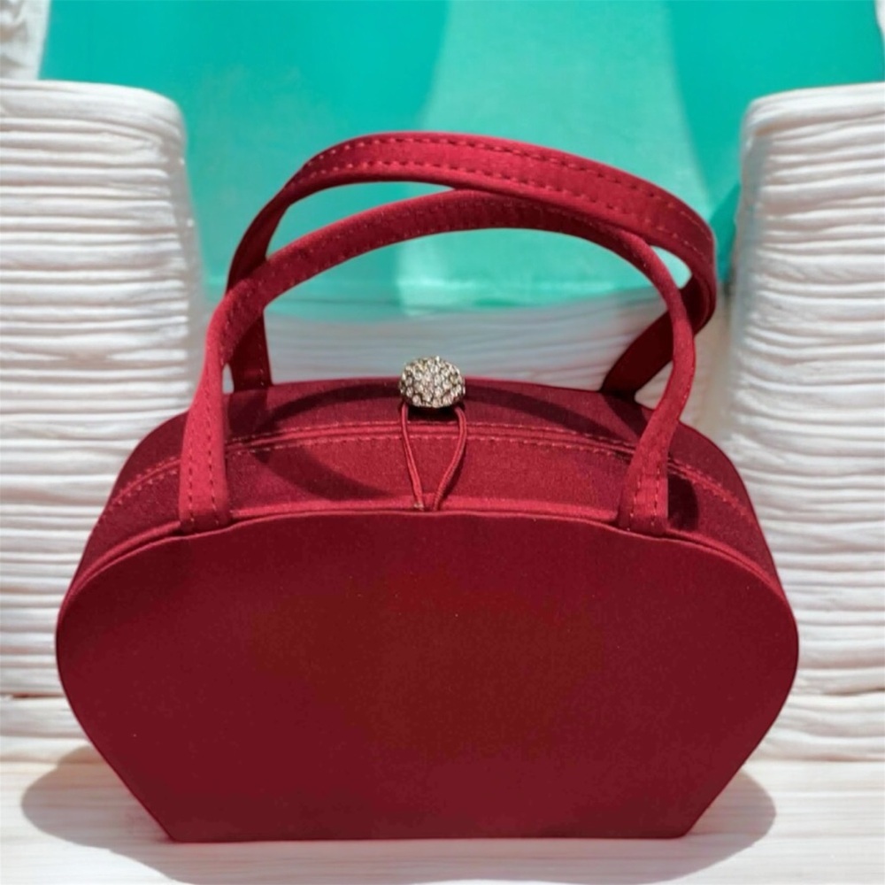Elegant Red Women's Handbag 5x7in NEW WITHOUT TAGS